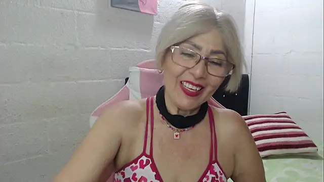Snapshot of jade04_roberts chatting on 2, 3, 2025 jade04 roberts online show from 2, 3, 2025