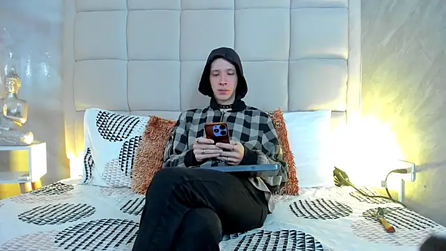 Hecatee 77 online show from 23, 2, 2026