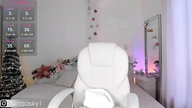 Snapshot of ninaa_sky chatting on 13, 12, 2024 ninaa sky online show from 13, 12, 2024