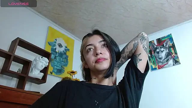 ZoeBakers  online show from 21, 2, 2025