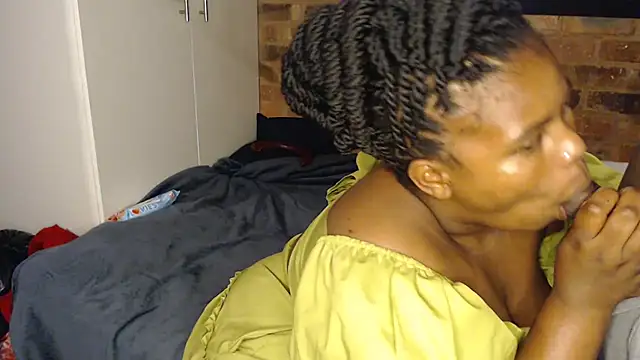 Snapshot of Pweedy-Baddie chatting on 6, 10, 2025 Pweedy-Baddie online show from 6, 10, 2025