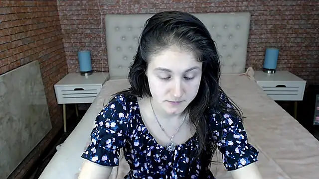 Holliy Cooper online show from 31, 1, 2025