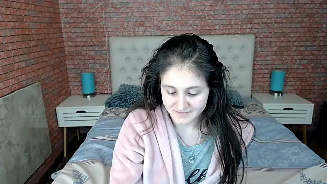 Holliy Cooper online show from 7, 2, 2025