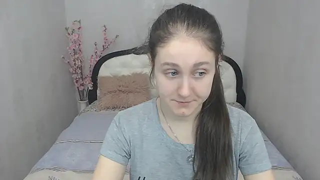 Holliy Cooper online show from 6, 3, 2025