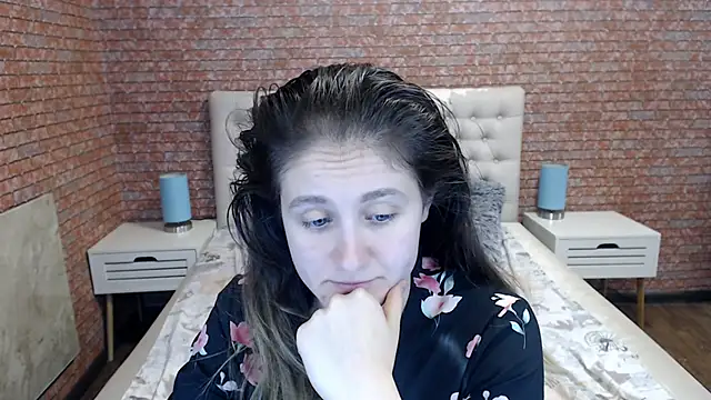 Holliy Cooper online show from 11, 9, 2025