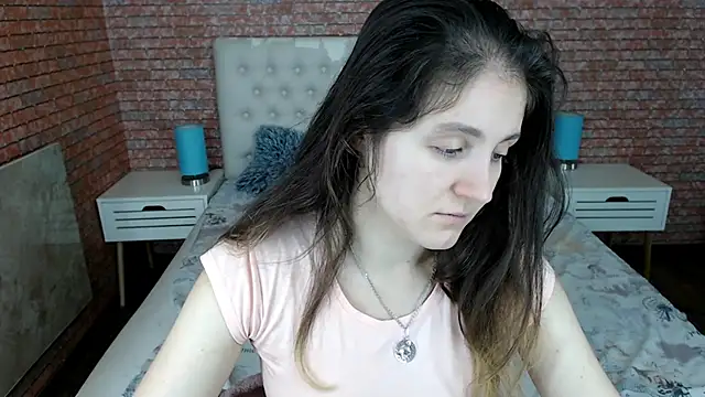 Holliy Cooper online show from 4, 11, 2025