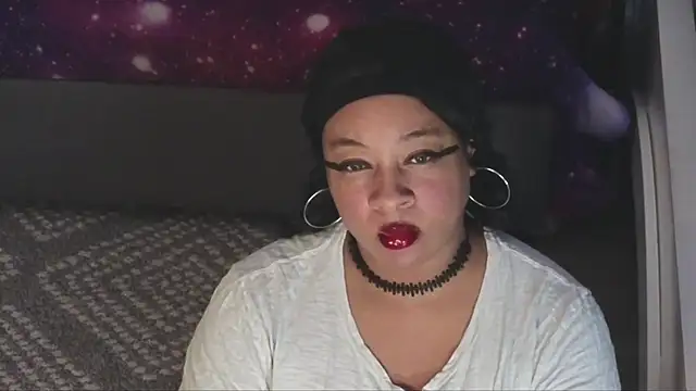 Snapshot of temptressbeauty24 chatting on 8, 12, 2024 temptressbeauty24 online show from 8, 12, 2024