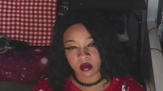 Snapshot of temptressbeauty24 chatting on 8, 12, 2024 temptressbeauty24 online show from 8, 12, 2024