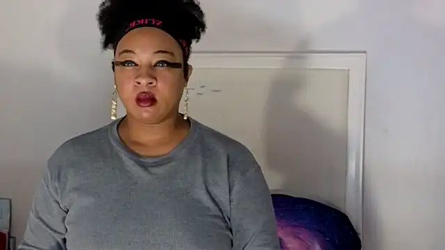 Snapshot of temptressbeauty24 chatting on 12, 12, 2024 temptressbeauty24 online show from 12, 12, 2024