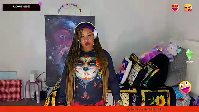 Snapshot of temptressbeauty24 chatting on 8, 2, 2025 temptressbeauty24 online show from 8, 2, 2025