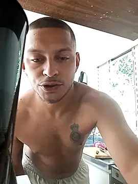 Snapshot of emrehliug12 chatting on 6, 2, 2026 emrehliug12 online show from 6, 2, 2026