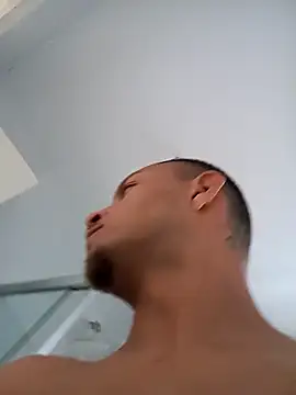 Snapshot of emrehliug12 chatting on 12, 2, 2026 emrehliug12 online show from 12, 2, 2026