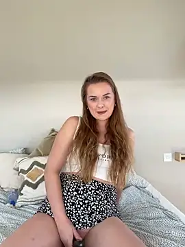 Snapshot of ElenaRebelle chatting on 19, 12, 2024 ElenaRebelle online show from 19, 12, 2024