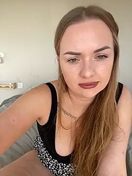 Snapshot of ElenaRebelle chatting on 9, 1, 2025 ElenaRebelle online show from 9, 1, 2025