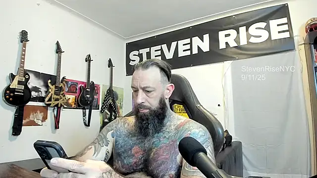 Snapshot of StevenRiseNYC chatting on 11, 9, 2025 StevenRiseNYC online show from 11, 9, 2025