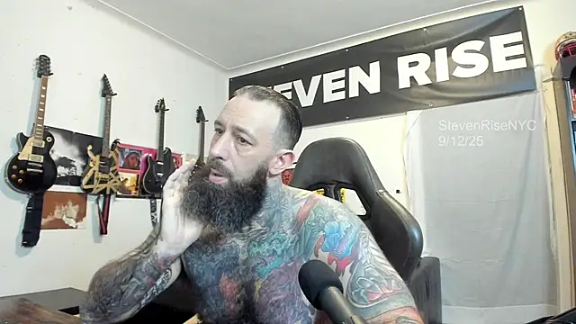 Snapshot of StevenRiseNYC chatting on 13, 9, 2025 StevenRiseNYC online show from 13, 9, 2025