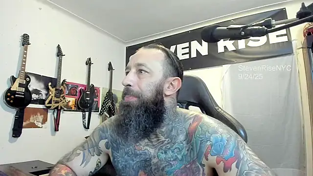 Snapshot of StevenRiseNYC chatting on 25, 9, 2025 StevenRiseNYC online show from 25, 9, 2025