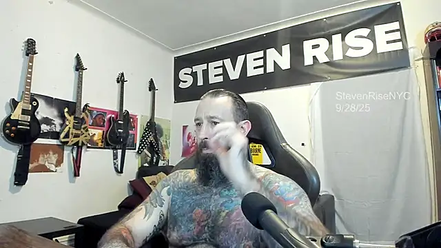 Snapshot of StevenRiseNYC chatting on 28, 9, 2025 StevenRiseNYC online show from 28, 9, 2025