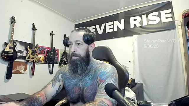 Snapshot of StevenRiseNYC chatting on 30, 9, 2025 StevenRiseNYC online show from 30, 9, 2025