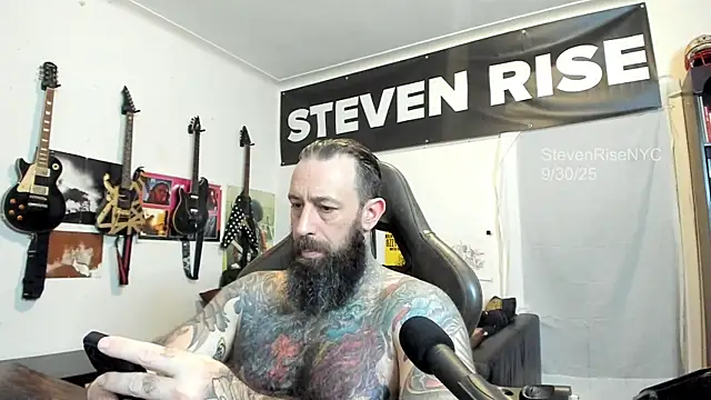 Snapshot of StevenRiseNYC chatting on 1, 10, 2025 StevenRiseNYC online show from 1, 10, 2025