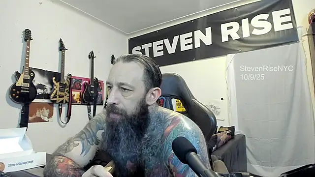 Snapshot of StevenRiseNYC chatting on 10, 10, 2025 StevenRiseNYC online show from 10, 10, 2025