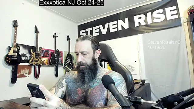 Snapshot of StevenRiseNYC chatting on 19, 10, 2025 StevenRiseNYC online show from 19, 10, 2025