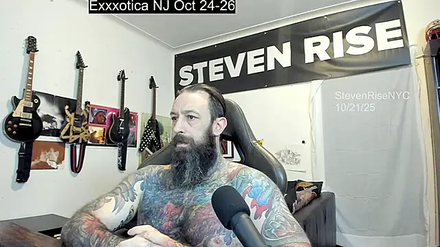 Snapshot of StevenRiseNYC chatting on 21, 10, 2025 StevenRiseNYC online show from 21, 10, 2025
