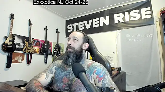 Snapshot of StevenRiseNYC chatting on 22, 10, 2025 StevenRiseNYC online show from 22, 10, 2025