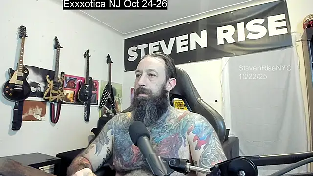 Snapshot of StevenRiseNYC chatting on 22, 10, 2025 StevenRiseNYC online show from 22, 10, 2025