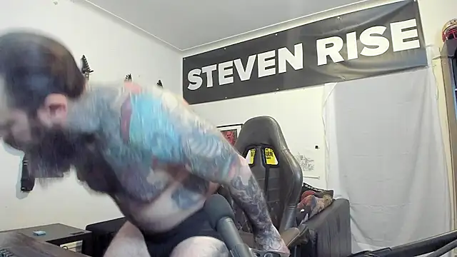 Snapshot of StevenRiseNYC chatting on 28, 10, 2025 StevenRiseNYC online show from 28, 10, 2025