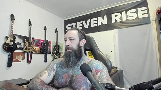 Snapshot of StevenRiseNYC chatting on 28, 10, 2025 StevenRiseNYC online show from 28, 10, 2025