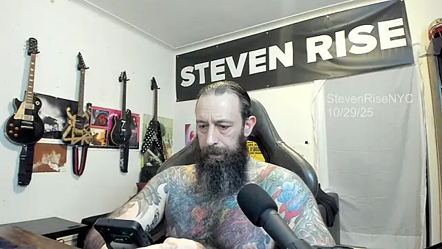 Snapshot of StevenRiseNYC chatting on 30, 10, 2025 StevenRiseNYC online show from 30, 10, 2025