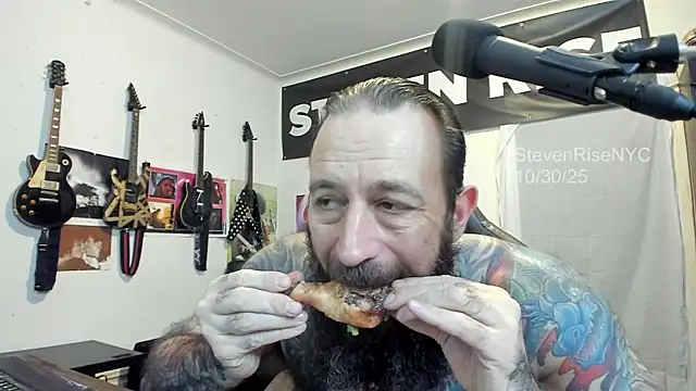 Snapshot of StevenRiseNYC chatting on 31, 10, 2025 StevenRiseNYC online show from 31, 10, 2025