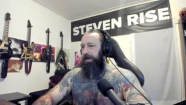 Snapshot of StevenRiseNYC chatting on 8, 11, 2025 StevenRiseNYC online show from 8, 11, 2025