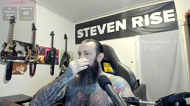 Snapshot of StevenRiseNYC chatting on 13, 11, 2025 StevenRiseNYC online show from 13, 11, 2025