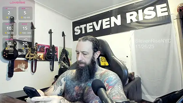 Snapshot of StevenRiseNYC chatting on 26, 11, 2025 StevenRiseNYC online show from 26, 11, 2025
