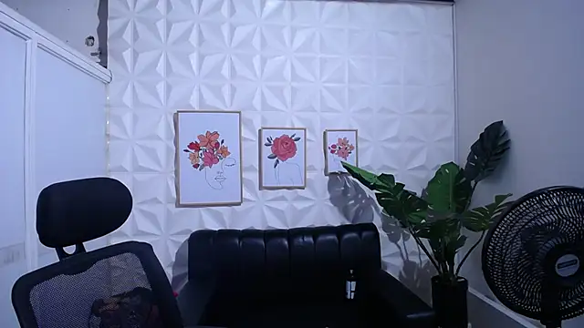 Snapshot of Valentinaa_mature chatting on 14, 11, 2025 Valentinaa mature online show from 14, 11, 2025