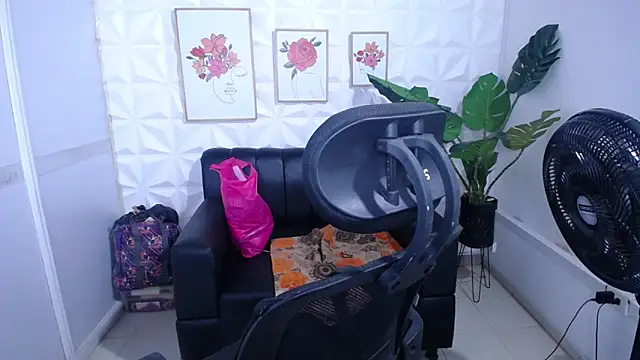 Snapshot of Valentinaa_mature chatting on 30, 11, 2025 Valentinaa mature online show from 30, 11, 2025