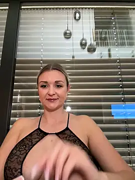 Bella-Tight online show from 4, 3, 2026