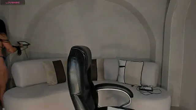 Snapshot of LizzHamilton__ chatting on 5, 11, 2025 LizzHamilton online show from 5, 11, 2025