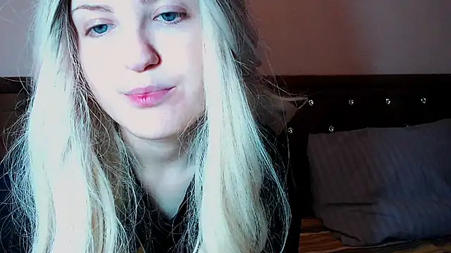 Snapshot of Sara4uu chatting on 15, 12, 2025 Sara4uu online show from 15, 12, 2025