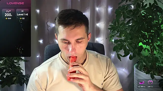 Snapshot of Sweeet__boy chatting on 8, 2, 2025 Sweeet boy online show from 8, 2, 2025