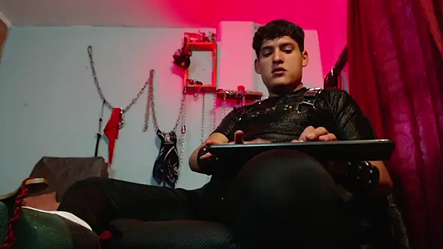 dom2travelersss online show from 2, 12, 2025