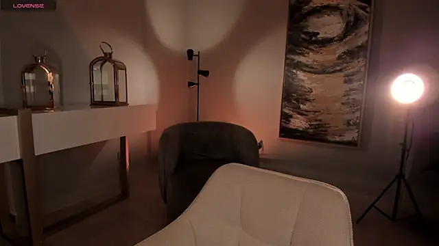 AmyArmstrong online show from 16, 1, 2025