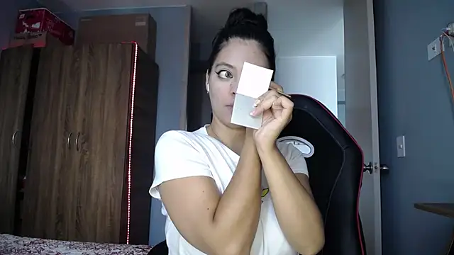 Snapshot of susan_smith18 chatting on 4, 12, 2025 susan smith18 online show from 4, 12, 2025