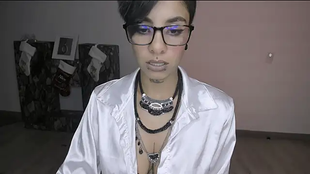 Snapshot of luci_fer_devil chatting on 20, 12, 2024 luci fer devil online show from 20, 12, 2024