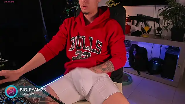 Snapshot of bigryann23 chatting on 15, 12, 2024 bigryann23 online show from 15, 12, 2024