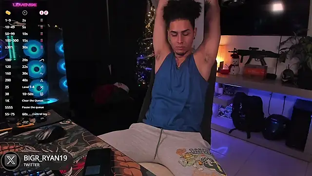 Snapshot of bigryann23 chatting on 21, 12, 2024 bigryann23 online show from 21, 12, 2024