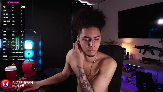 Snapshot of bigryann23 chatting on 5, 1, 2025 bigryann23 online show from 5, 1, 2025