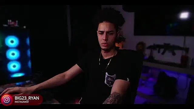 Snapshot of bigryann23 chatting on 17, 1, 2025 bigryann23 online show from 17, 1, 2025